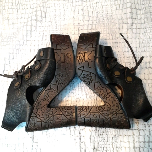 Free People Shoes - 💋FREE PEOPLE 🤠🤤 FARRAH PLATFORM SANDAL//SIZE 38